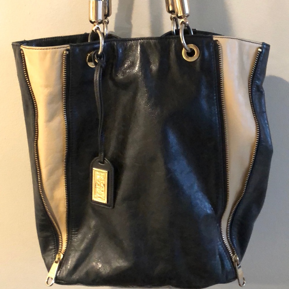 Badgley Mischka zipper purse